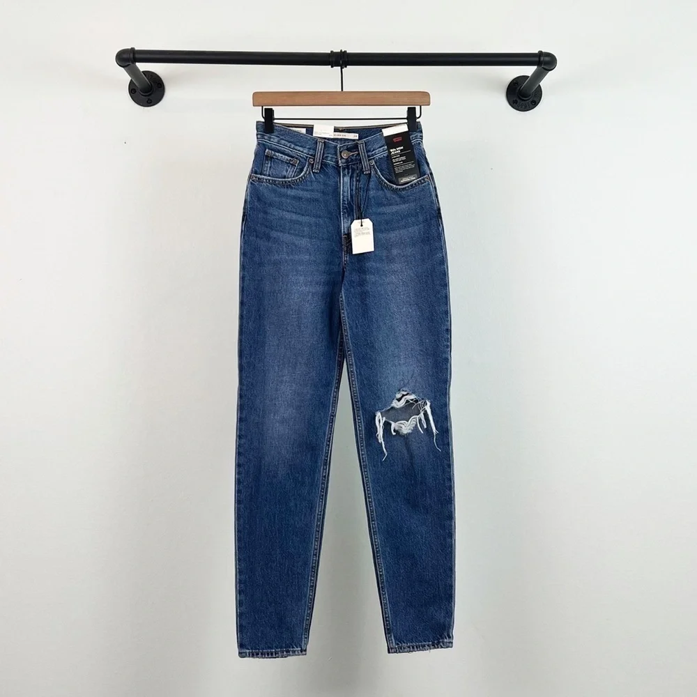 NWT Levi’s 80’s Ripped High Rise Mom Jeans in Boo Boo